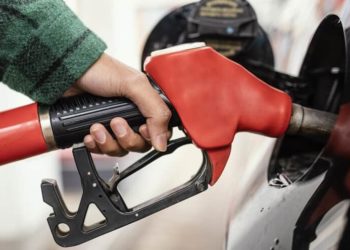 Senado aprova projeto que cria auxílio-gasolina de até R$ 300.