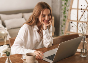 Oportunidade: Ganhe até R$ 900 por dia assistindo vídeos online.