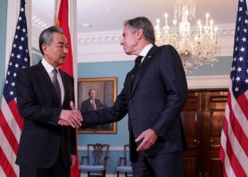 chanceler-chines-e-blinken-buscam-dialogo-para-estabilizar-lacos