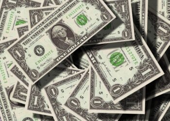 dólar-cai-antes-de-decisões-sobre-política-monetária