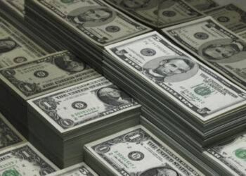 dolar-sobe-frente-ao-real-por-tensoes-no-oriente-medio-e-juros-altos-nos-eua