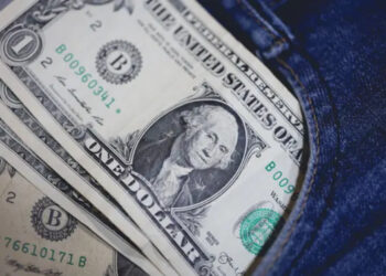 dólar-valoriza-devido-incertezas-geopolíticas-aumento-rendimentos-eua