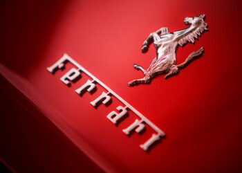 ferrari-adota-criptomoedas-como-forma-de-pagamento-nos-eua