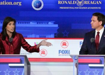 desantis-e-haley-debatem-sobre-quem-atacar-em-debate-republicano
