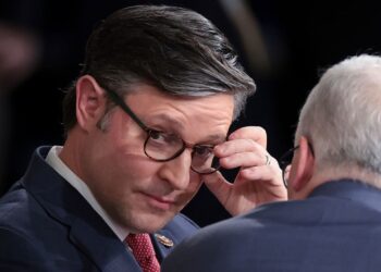 novo-presidente-da-camara-dos-eua-enfrenta-1-teste-com-financiamento