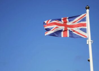 pmi-revela-desafios-nas-fabricas-do-reino-unido-em-outubro