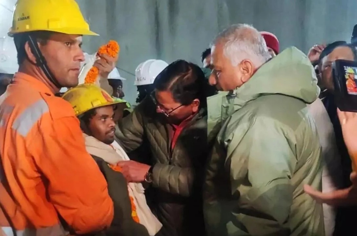todos-41-operários-resgatados-após-desabamento-em-túnel-no-himalaia