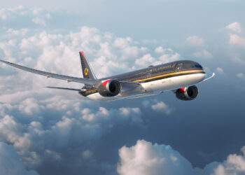 Sucesso no Ar: Royal Jordanian estreia com êxito o primeiro voo do Embraer E190-E2, marcando uma nova era na aviação da companhia.