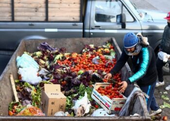 inflacao-na-argentina-aproxima-se-de-300-mas-desaceleracao-traz-alivio