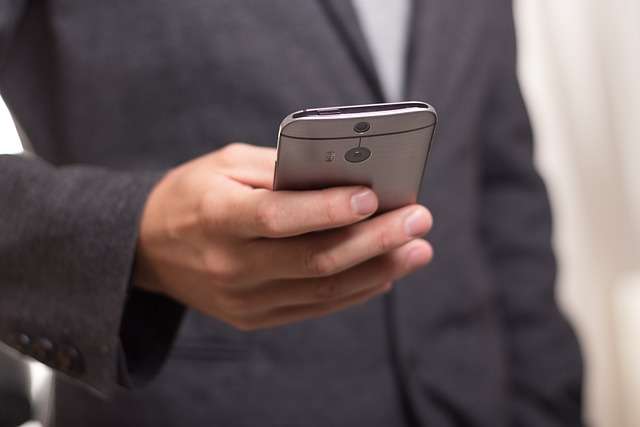 Vazamento de Conversas Confidenciais: Meta Divulga Interações Privadas entre Usuários e Inteligência Artificial, Revela Portal de Notícias